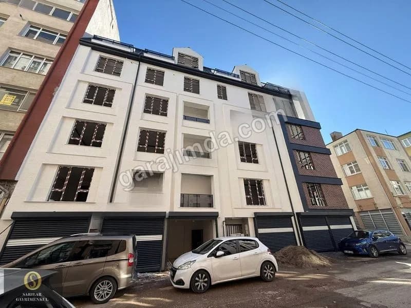SARILAR GAYRİMENKUL DEN SATILIK ÖZEL GARAJLI 2+1
